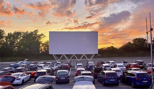 Ausflugsziel Wien. Top Sehenswürdigkeit Autokino - Einzigartig in Österreich Foto vom Ausflugsziel Wien im Autokino von Gast