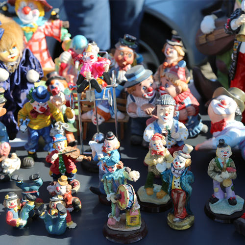 Flohmarkt Schätze. Sauber + rein.