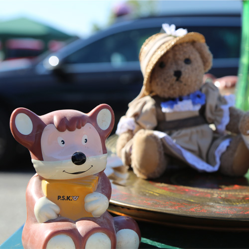 Teddibären verkauf am Flohmarkt ohne Preisschilder