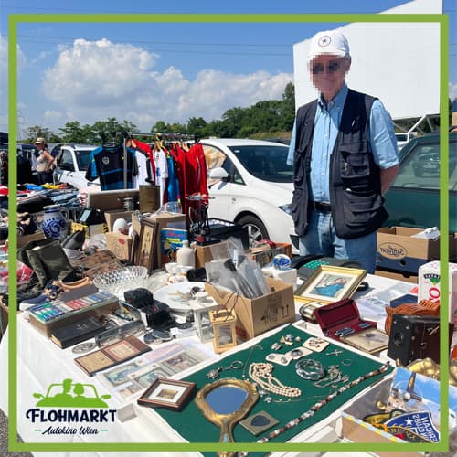Verkaufer am Flohmarkt im Autokino Wien. Foto: Netter Verkäufer der erfogeich handeln kann